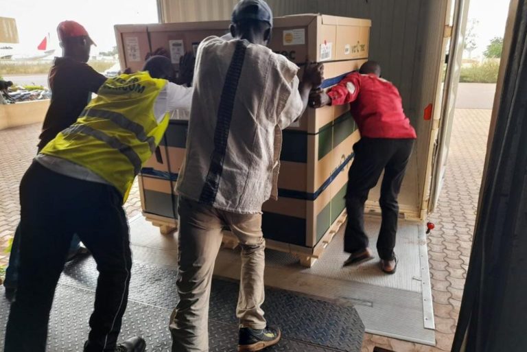 L’Ambassadeur Linda Thomas-Greenfield salue l’arrivée de la deuxième livraison des vaccins américains Johnson & Johnson COVID-19 au Mali