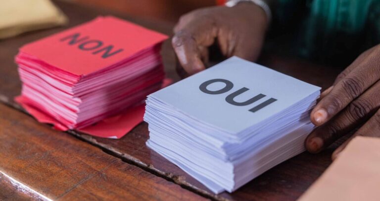 Bulletins-Vote-referendum-18-juin-2023-1210x642
