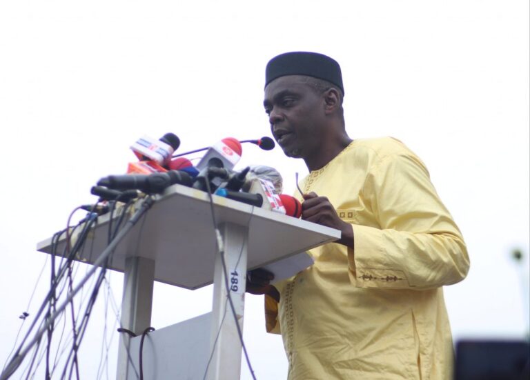 Issa-Kaou-Djim-micro-1024x734