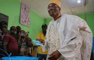 CAMEROUN: le candidat Issa Tchiroma Bakary (photo) s’est auto-proclamé vainqueur de la présidentielle du 12 octobre 2025.